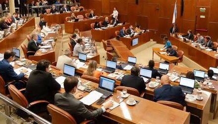Perea defendió el acuerdo Vicuña y apuntó contra los diputados peronistas que votaron en contra
