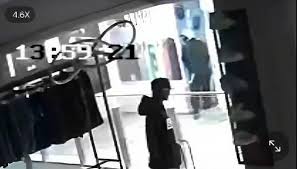 El millonario golpe a un paseo comercial de Chimbas: se llevaron hasta 20 iPhone