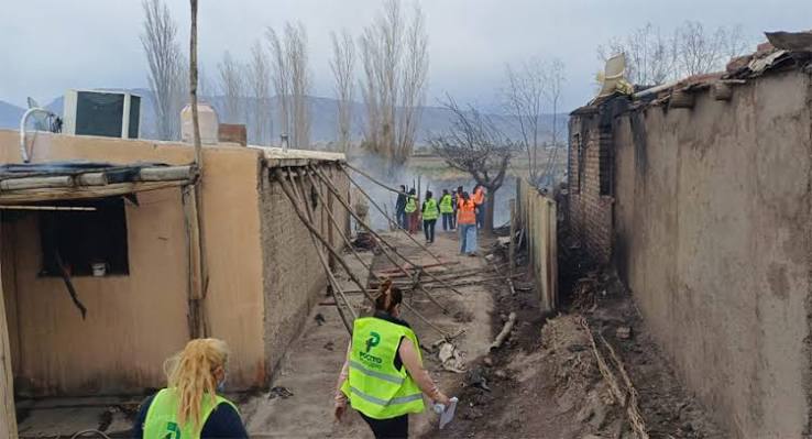 Tras el devastador incendio, Aballay confirmó ayuda para las familias que perdieron sus viviendas en Pocito