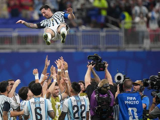 “Sos eterno”: los compañeros de Messi despidieron al capitán tras su adiós a la Selección