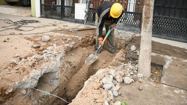 Rawson retomó una obra paralizada y ya ejecutó el 60% de la red cloacal para más de 330 familias