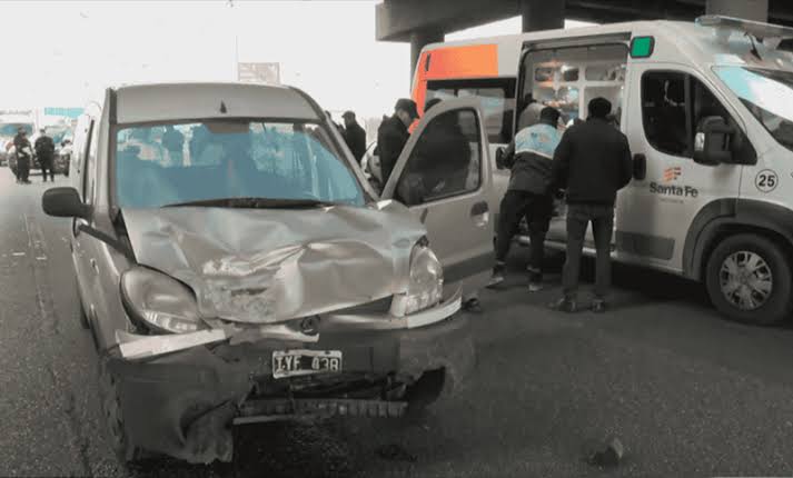 Choque en cadena en Circunvalación: Cuatro vehículos impactaron y Baistrocchi quedó involucrado