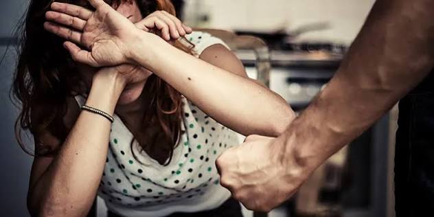 Una discusión terminó con un cuchillo en el cuello y una amenaza frente a sus hijos