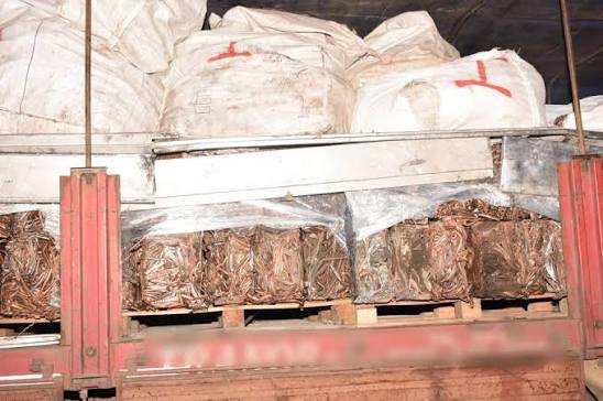 Golpe al negocio del cobre: clausuraron cinco chatarrerías y secuestraron 32 toneladas
