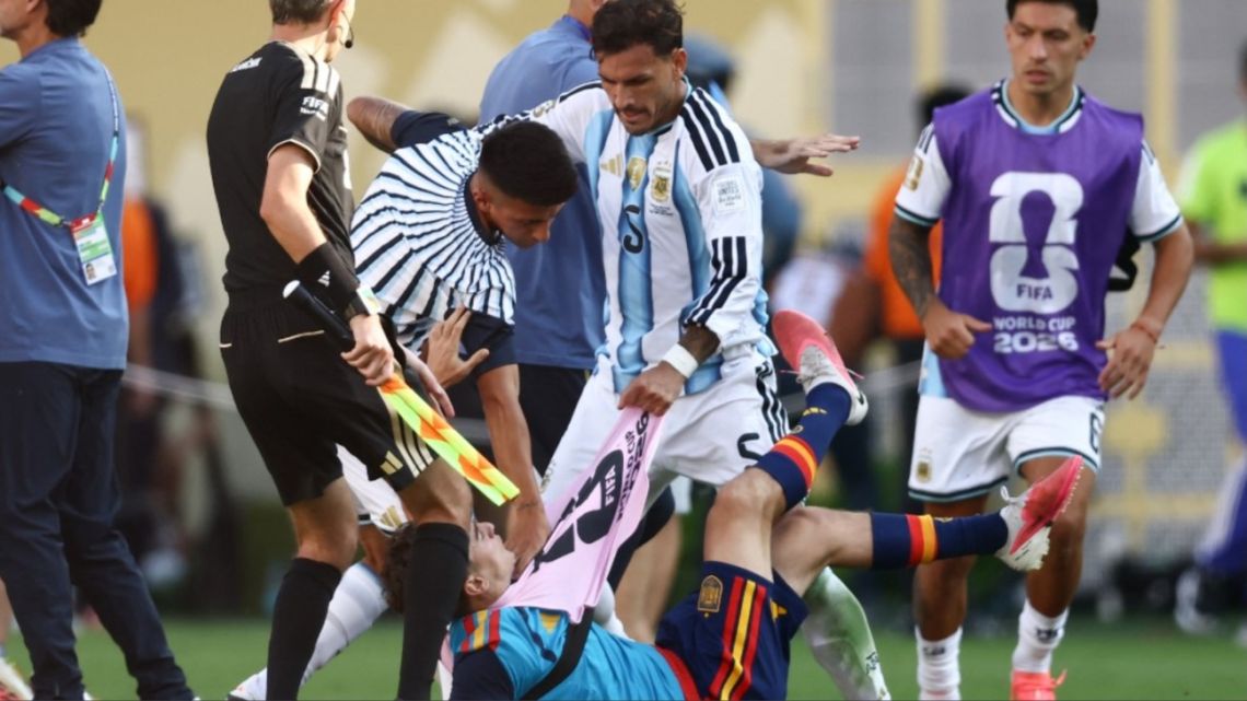 Durísima sanción de la FIFA a la Selección Argentina: 10 fechas para Leandro Paredes