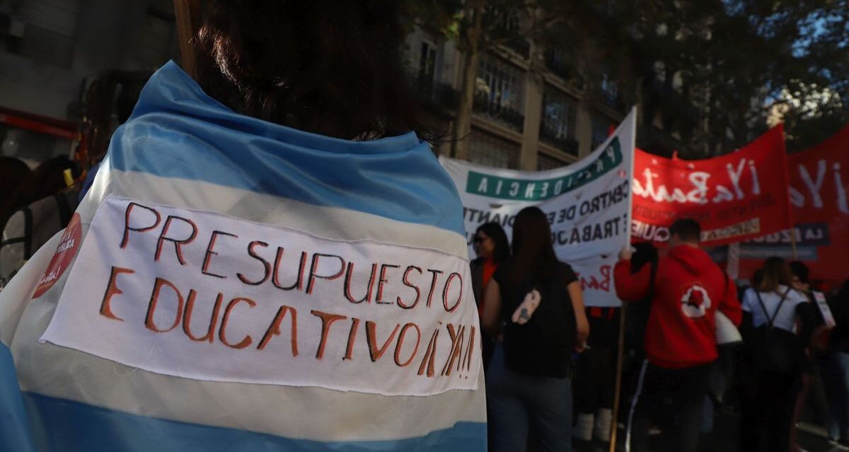 Gremios exigen recomposición salarial y más fondos para las casas de estudio