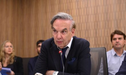 Miguel Ángel Pichetto tildó de estúpido el argumento del Gobierno sobre la morosidad