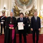 Javier Milei recibió las credenciales del nuevo nuncio apostólico