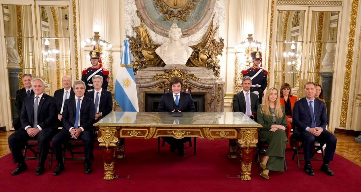 The Economist advirtió por los límites del plan de Javier Milei para blindar al BCRA