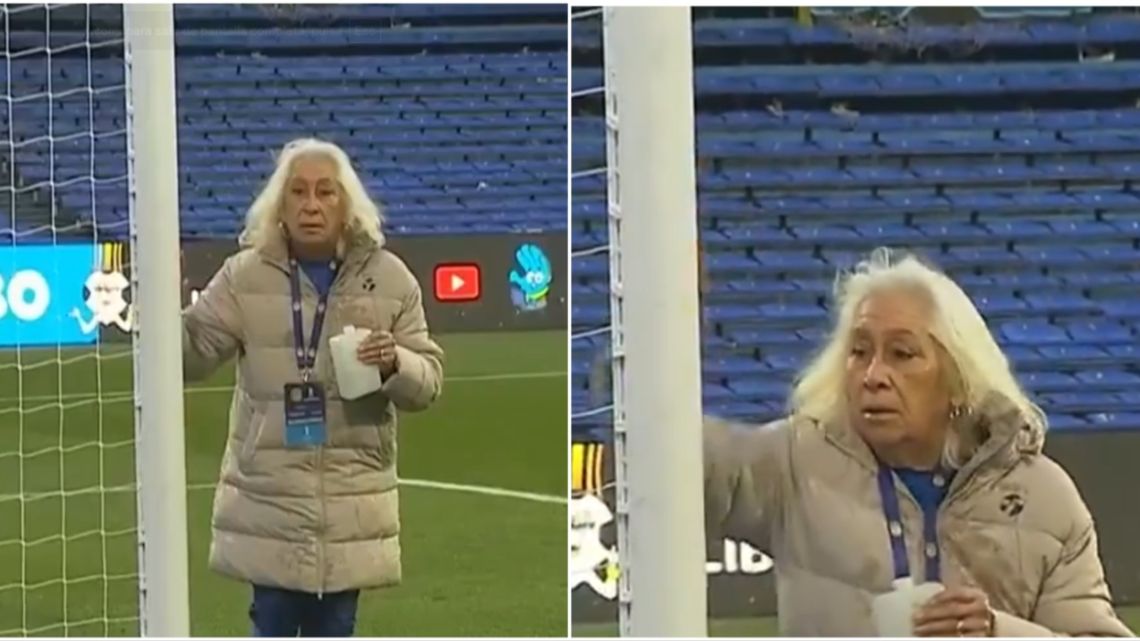 Previo al Rosario Central vs Corinthians, una mujer roció agua bendita en los arcos