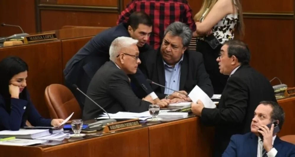 Las apostillas que dejó la sesión que aprobó el acuerdo con Vicuña: voto dividido del PJ y una mayoría de 27 a 9