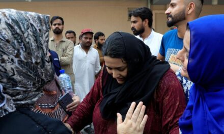 15 bebés murieron tras el incendio de un hospital de Islamabad