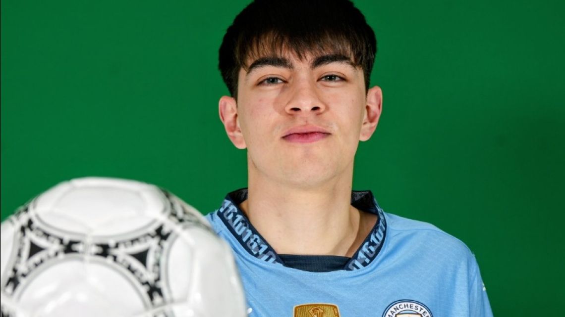 «Me gusta el fútbol desde antes de saber que era gay»: la historia de Ramacity, el streamer que rompe los moldes del ambiente futbolero