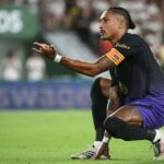 ¿Palito para Julián? Raphinha festejó como Spider-Man y encendió las redes tras los silbidos al argentino en Atlético