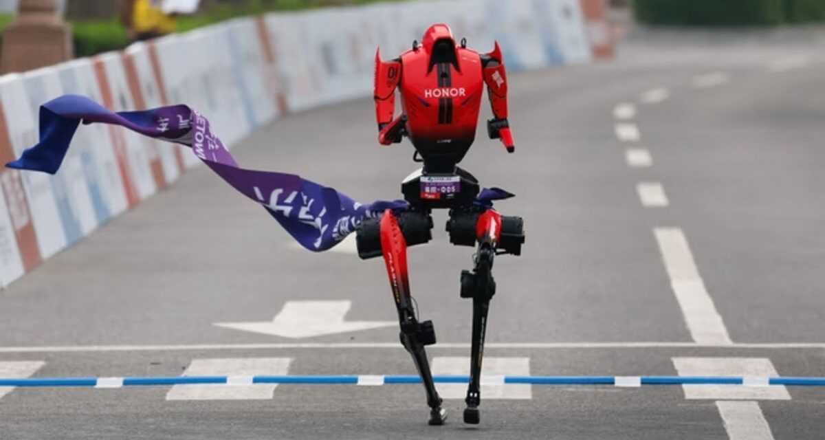 Un robot chino corrió los 100 metros en 9,32 segundos y superó la marca de Usain Bolt