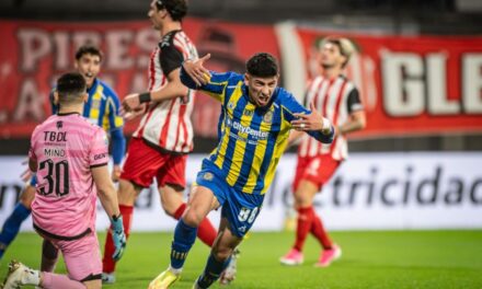 Rosario Central ganó un partido bisagra en cancha de Barracas: el inició se atrasó tras un corte de las nuevas luces