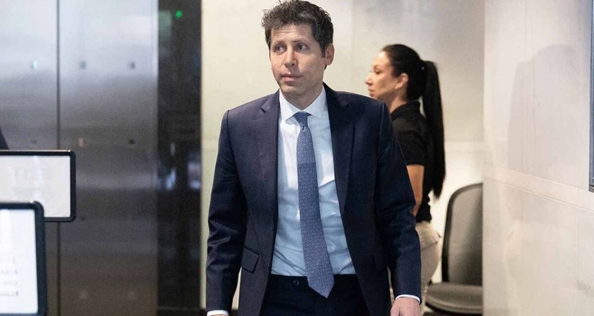 Sam Altman descartó que la inteligencia artificial lleve a trabajar menos horas