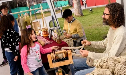 Manos que crean, saberes que perduran: nuevos oficios en el Mercado Artesanal