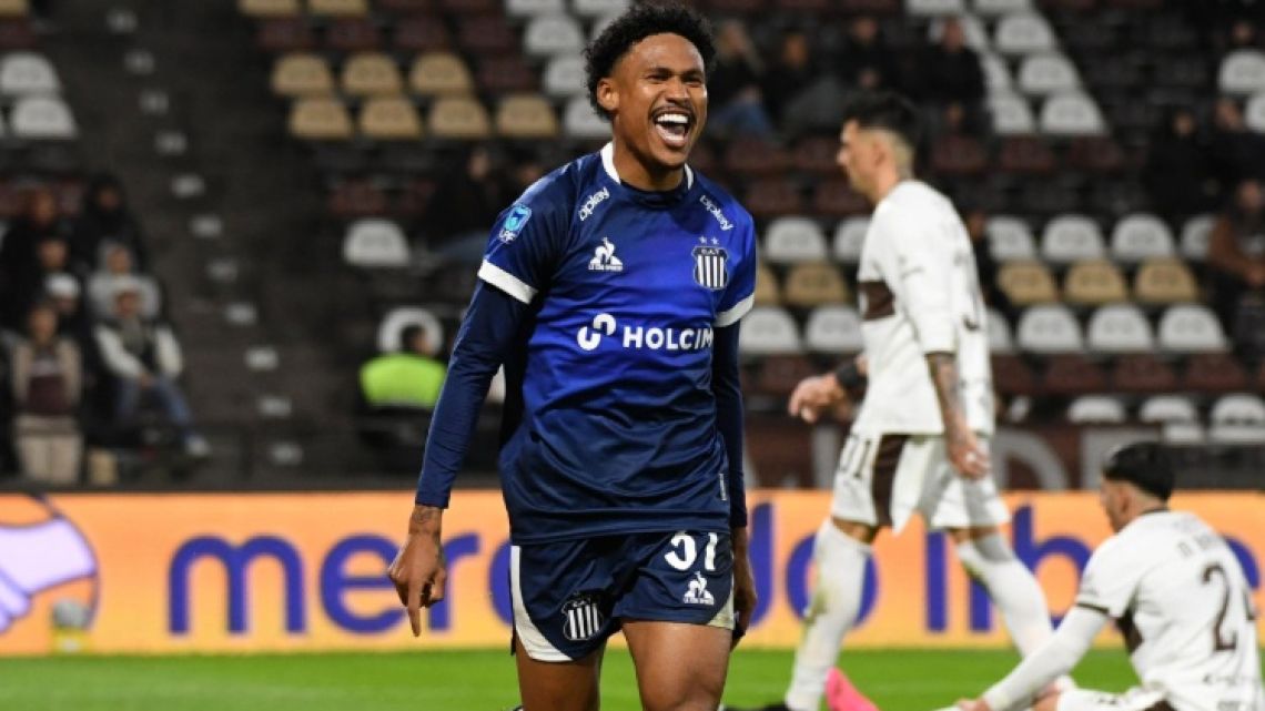 El Talleres de Sampaoli goleó a Platense y consiguió su primer triunfo en el Clausura