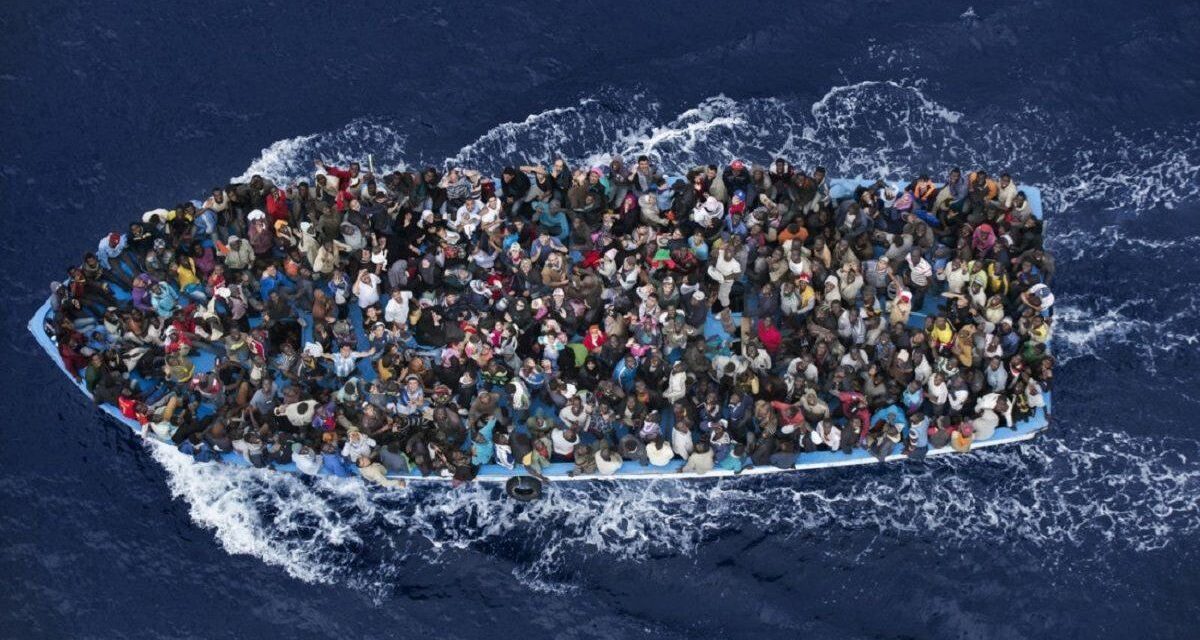 España desarticuló una de las mayores organizaciones de tráfico de inmigrantes del Mediterráneo