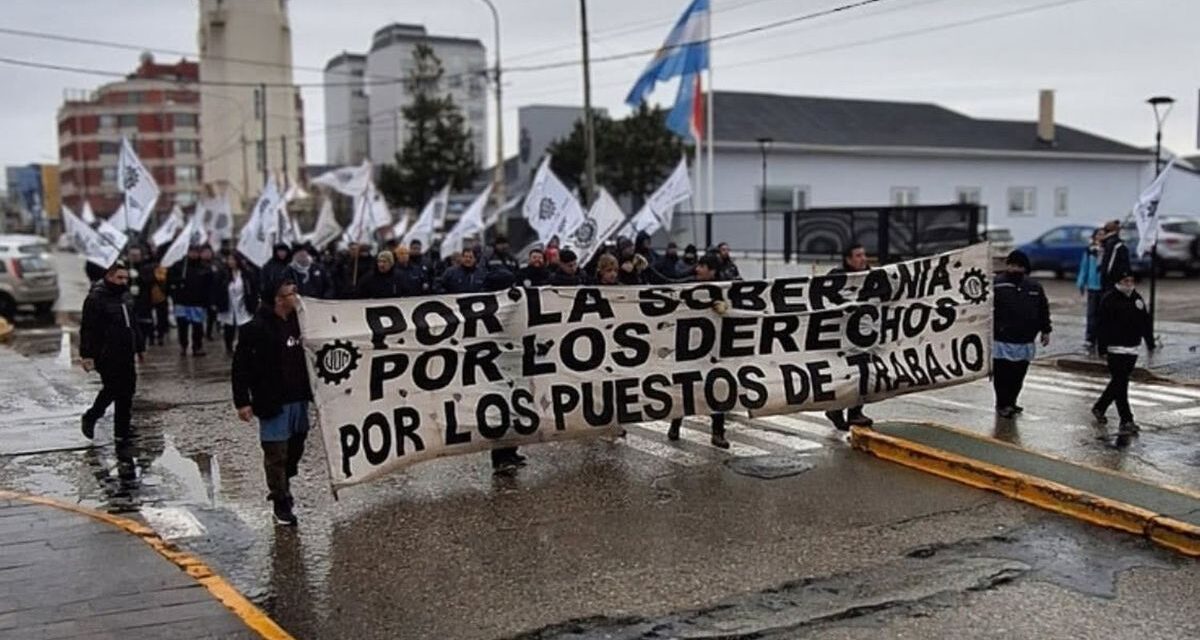 Nueva ola de despidos sacude a las provincias y suma presión a los gobernadores