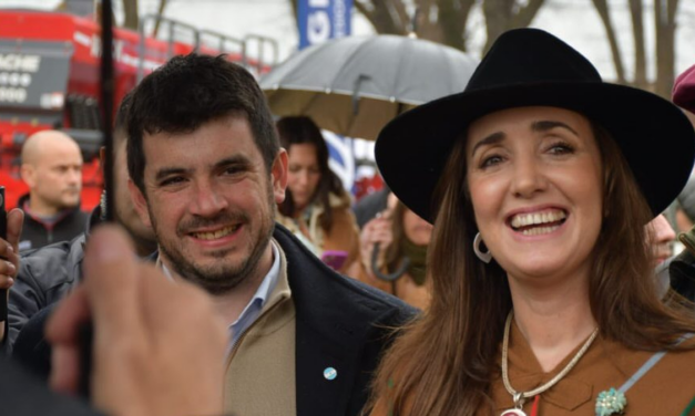 Victoria Villarruel se mostró con el presidente de la UCR y marcó diferencias con el Gobierno
