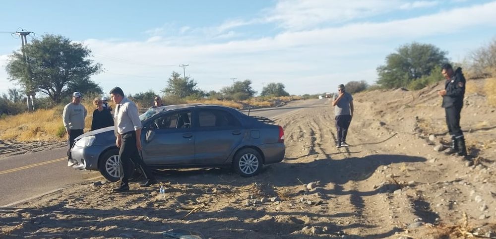 Una docente volcó en Valle Fértil al esquivar un animal que se cruzó en la ruta