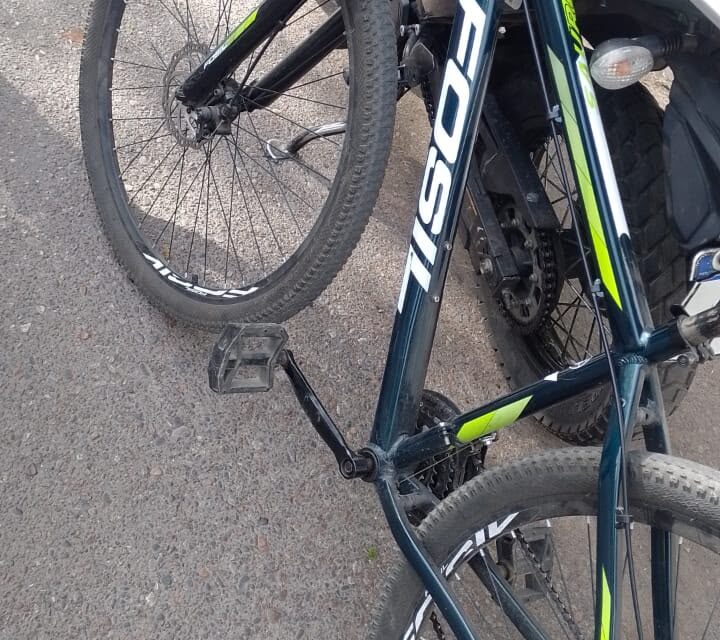 Robó una bicicleta en un club de Capital y lo atraparon minutos después con el rodado