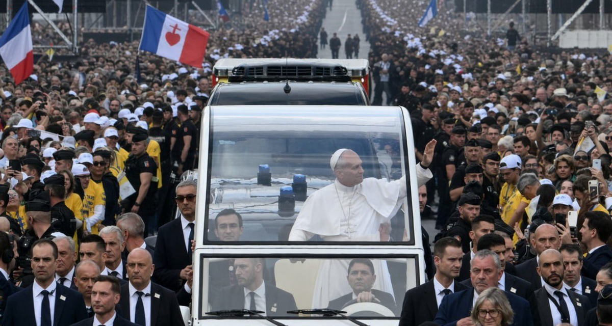 El papa León XIV celebró una misa multitudinaria en París ante 700.000 fieles