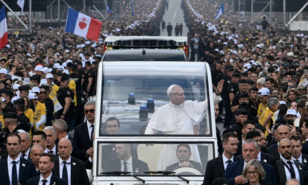 El papa León XIV celebró una misa multitudinaria en París ante 700.000 fieles