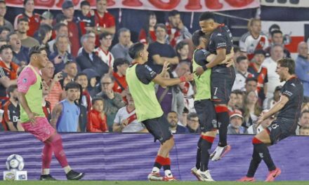 Se terminó la primavera: River cayó ante Huracán y volvieron las dudas
