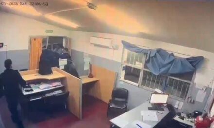 Comisaría 25ª: una madre llegó desesperada con su bebé de 9 meses y un policía logró salvarla