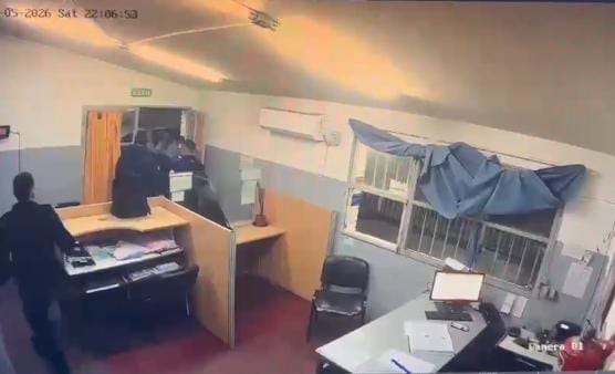 Comisaría 25ª: una madre llegó desesperada con su bebé de 9 meses y un policía logró salvarla
