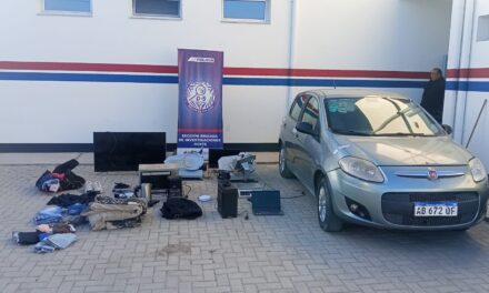Cayó con un auto cargado de objetos robados y terminó detenido tras cinco allanamientos