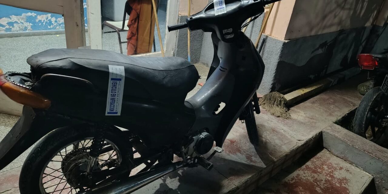 La moto levantó sospechas en un control y descubrieron que tenía el motor completamente borrado