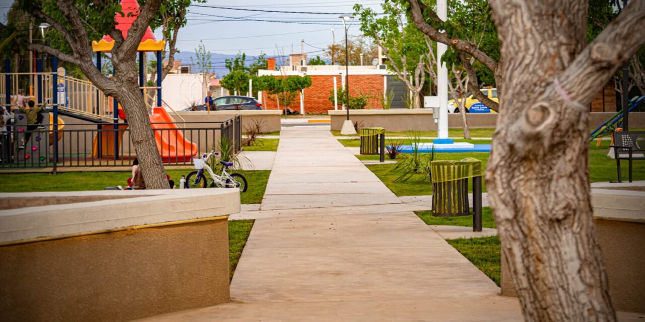 Santa Lucía renovó la Plaza del Milagro con nuevas luces, juegos y espacios inclusivos