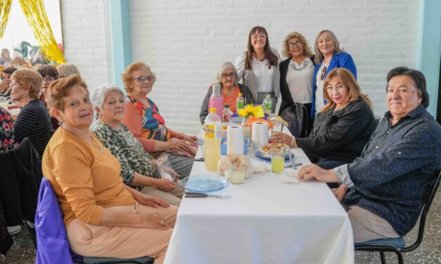 Daniela Rodríguez compartió un almuerzo con jubilados de Chimbas y destacó su historia y experiencia