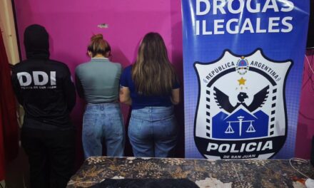 Dos hermanas fueron detenidas en Rivadavia con más de 100 dosis de cocaína preparadas para la venta