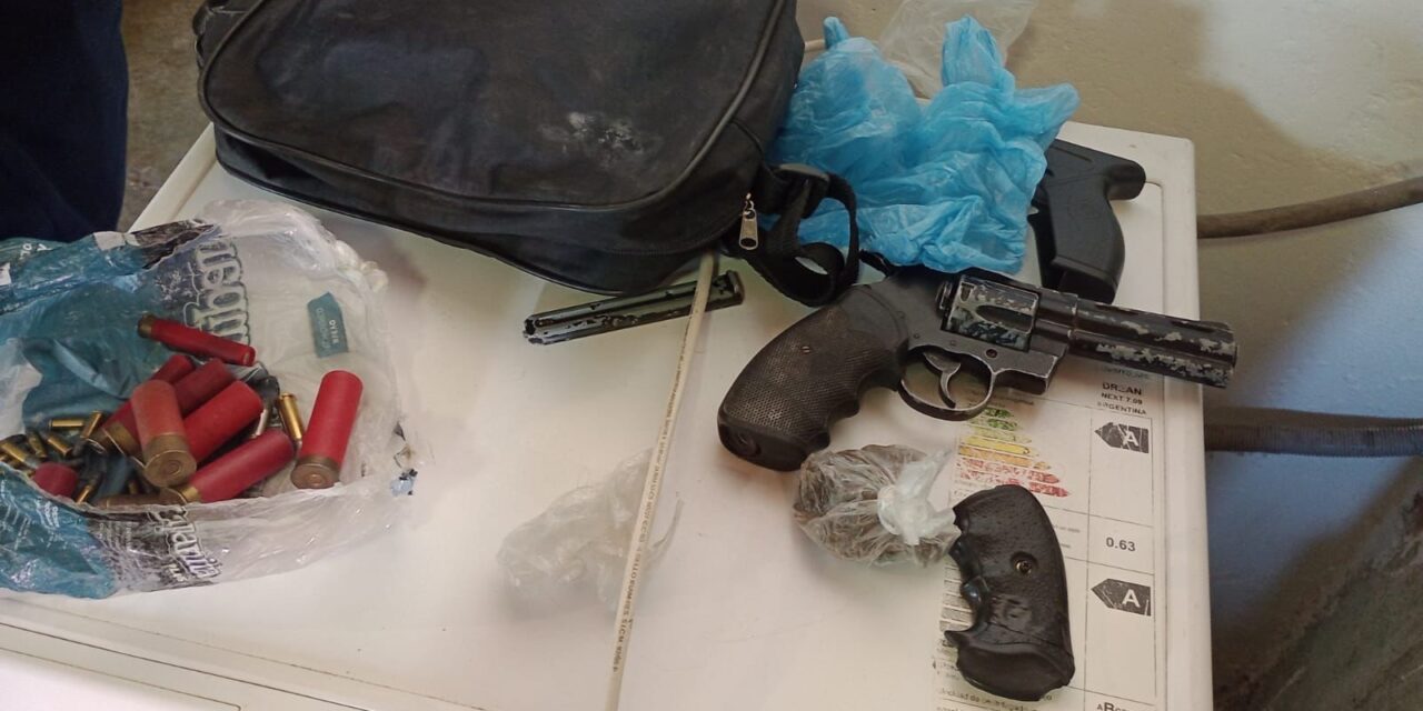 Allanaron una casa en Chimbas por robos en Rivadavia y encontraron armas, municiones y marihuana