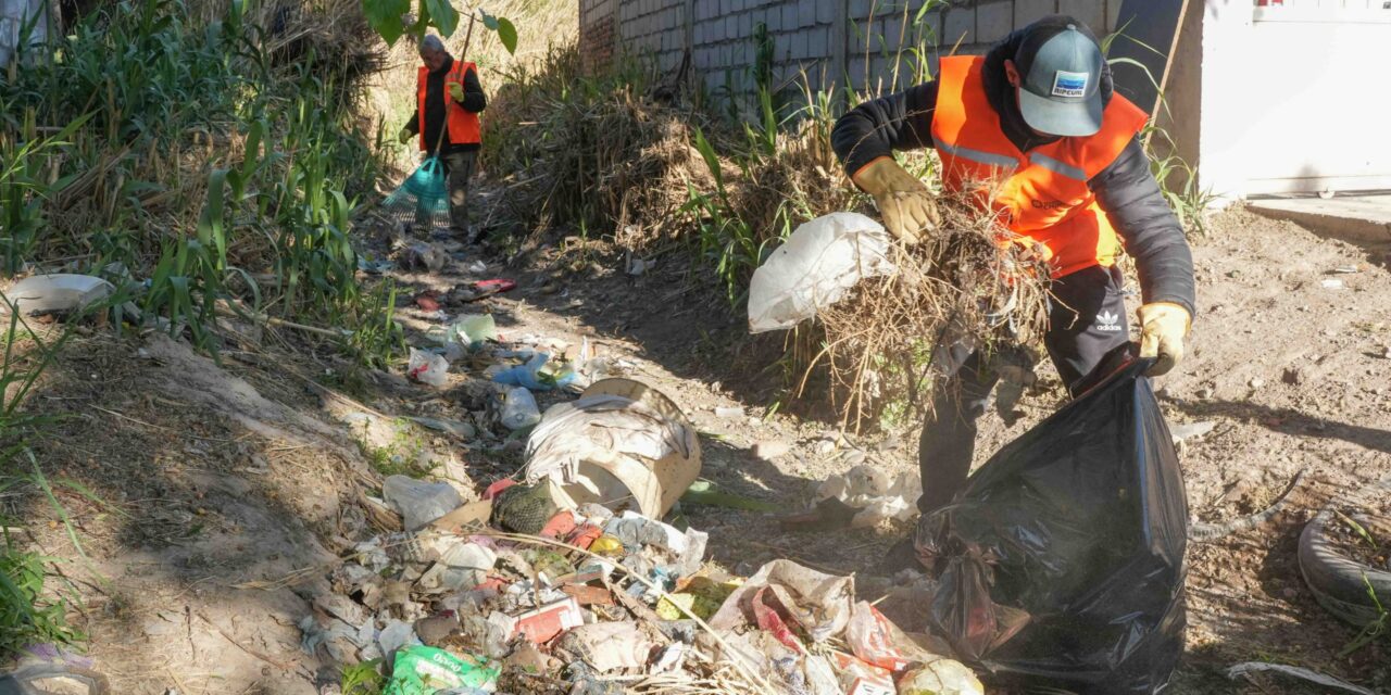 Chimbas refuerza la prevención y limpia los canales de El Mogote Viejo