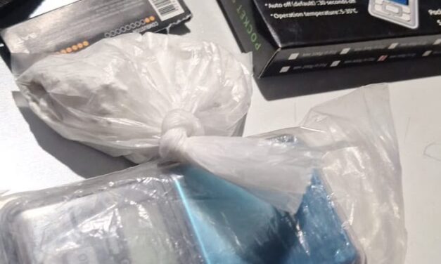 Lo interceptaron en pleno centro con cocaína y una balanza de precisión