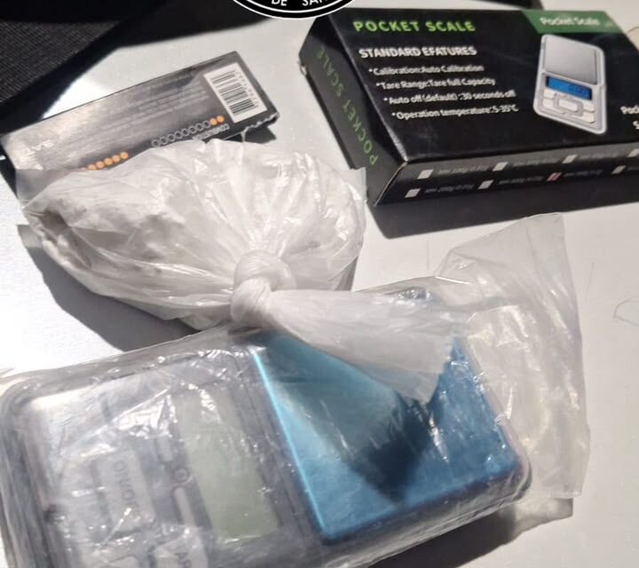 Lo interceptaron en pleno centro con cocaína y una balanza de precisión