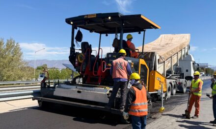 La Circunvalación entra en una etapa clave: comenzó la colocación del nuevo asfalto