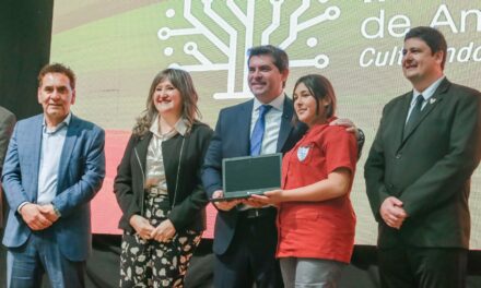 Más de 2.700 alumnos recibieron notebooks y ya son miles los estudiantes alcanzados por el programa