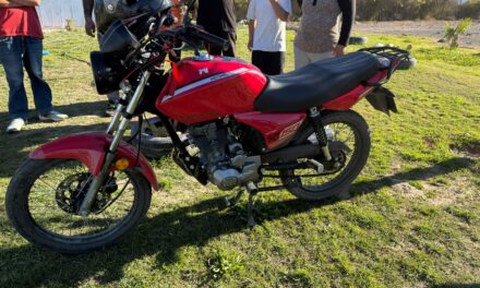 Robaron una moto a punta de cuchillo y una hora después apareció abandonada en una zanja de Pocito