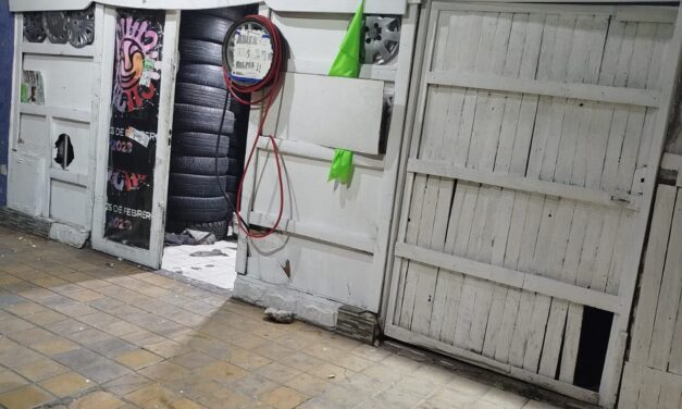 Amenazó con un cuchillo a dos gomeros y terminó detenido en Capital