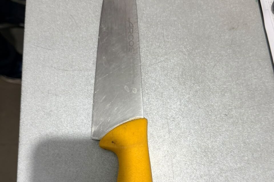 Dos asaltos en cinco minutos: Robó con un cuchillo y terminó detenido en Rawson