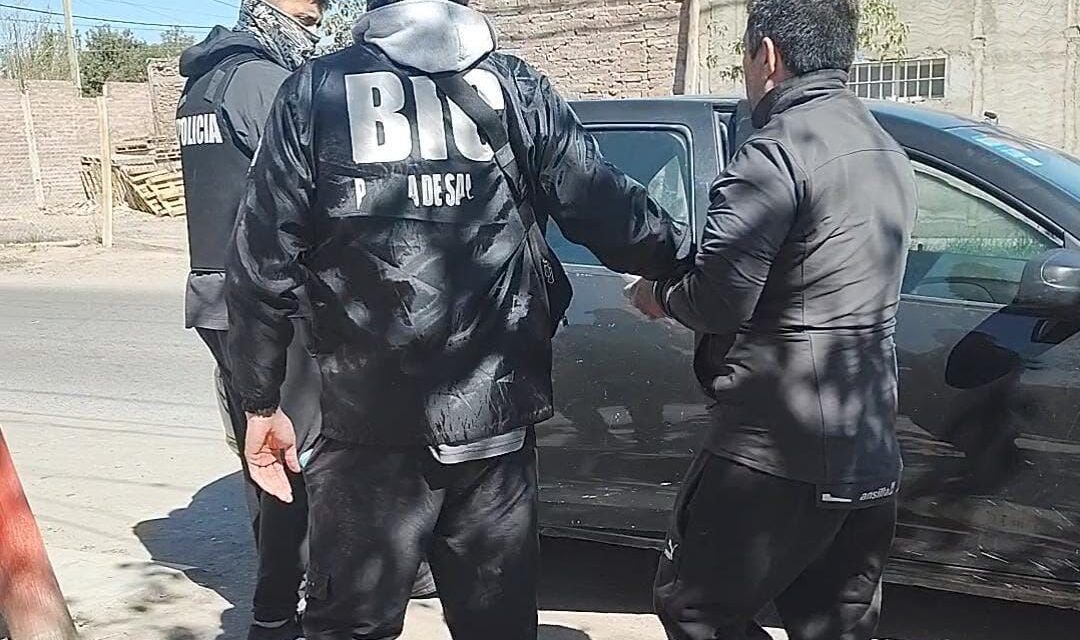 Allanaron dos viviendas en Rawson y detuvieron a un hombre por un robo