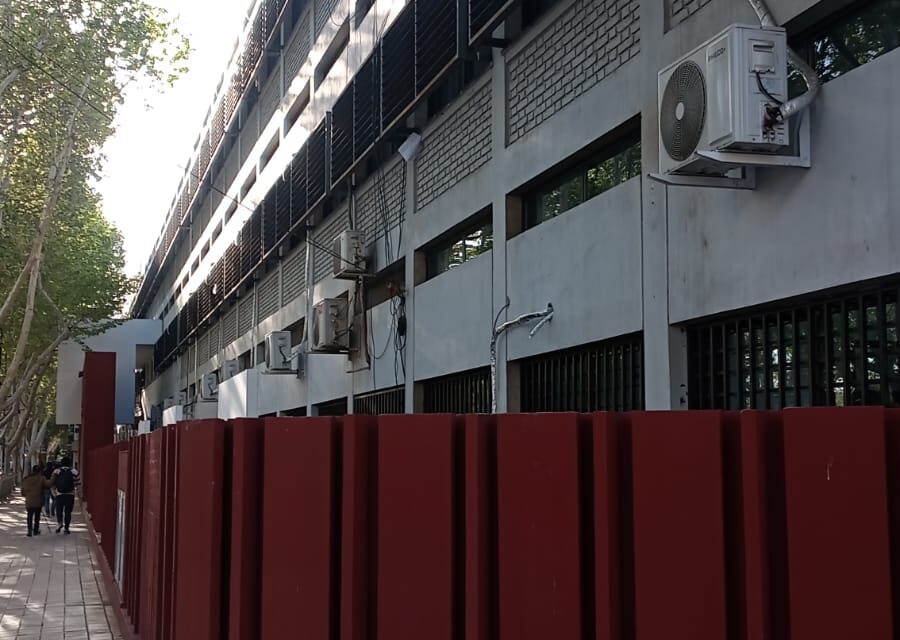 Padres de alumnos de colegios preuniversitarios presentaron un amparo colectivo por los días de paro docente