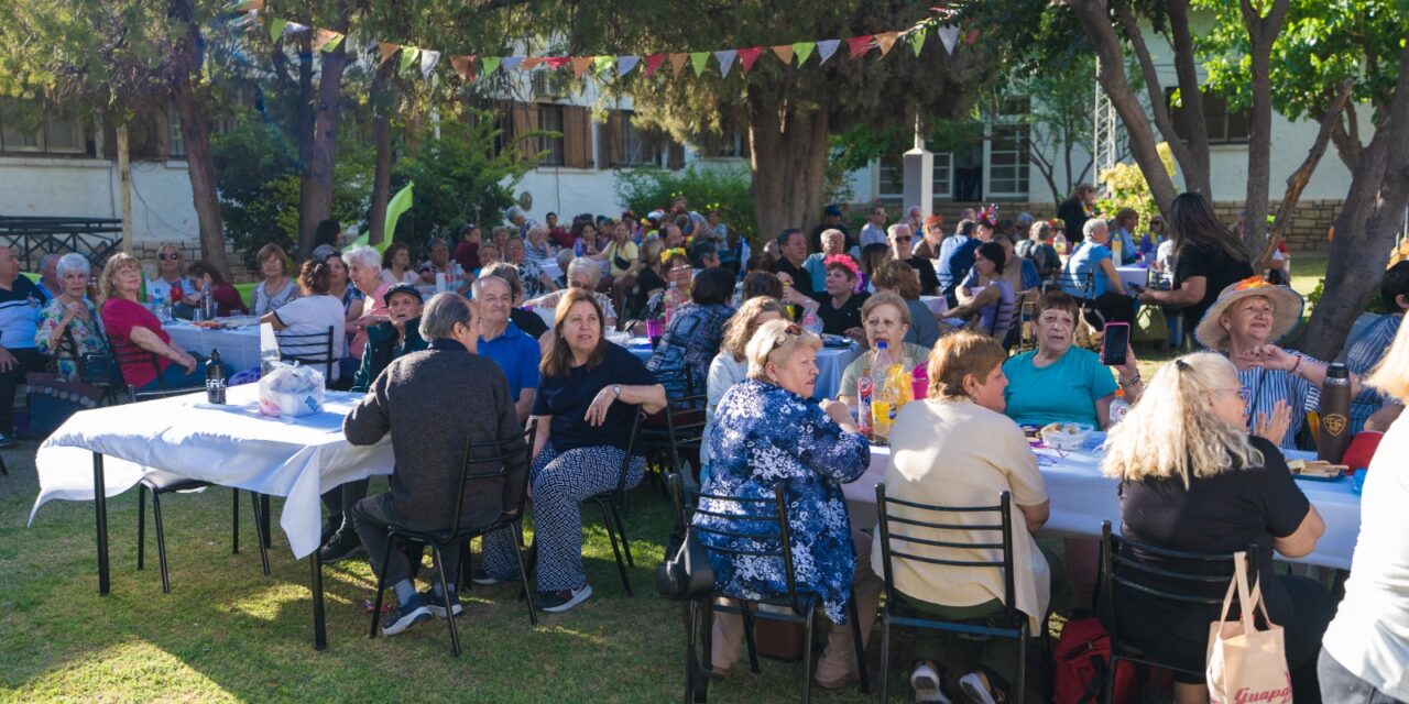 Más de 300 personas celebraron el Día del Jubilado y la Primavera con música, baile y encuentros